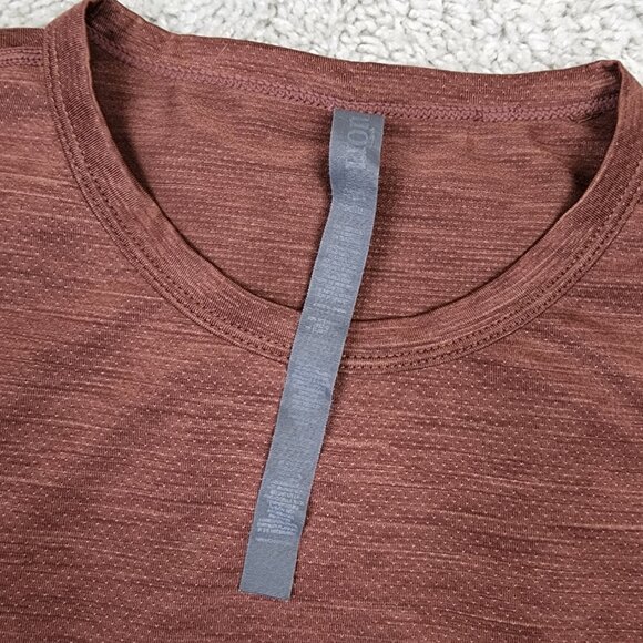 Vuori Zephyr Tee Shirt Mens Size Medium M V191 Brick Red Brown Huckberry REI USA - Picture 5 of 8